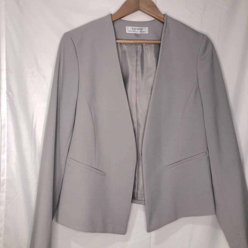 Tahari blazer size 10